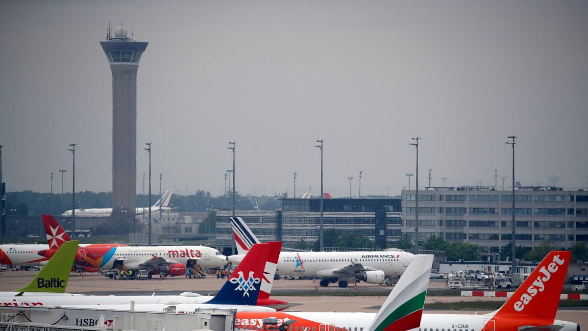1h Governo pede a controladores de tráfego aéreo para não tirar férias no verão