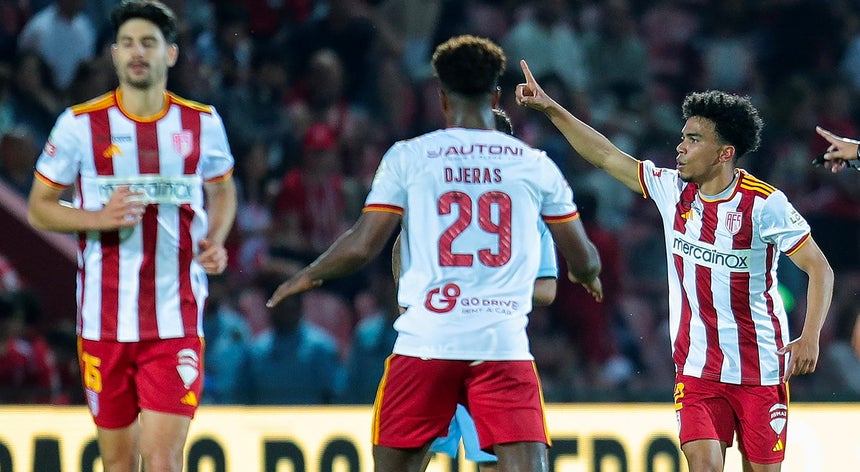 AVS vence Vizela e fica mais perto da permanência na I Liga AVS vence Vizela e fica mais perto da permanência na I Liga